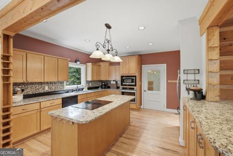 907 Rainbow Circle Cleveland GA 30528