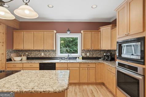 907 Rainbow Circle Cleveland GA 30528