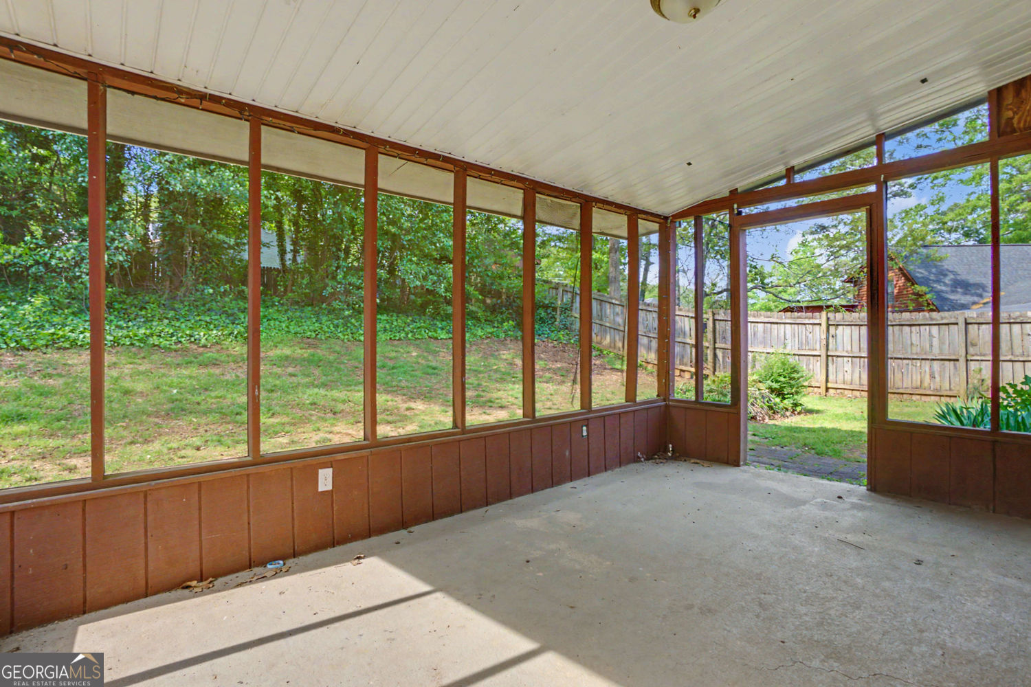 20 Lakeside Drive Ellenwood GA 30294