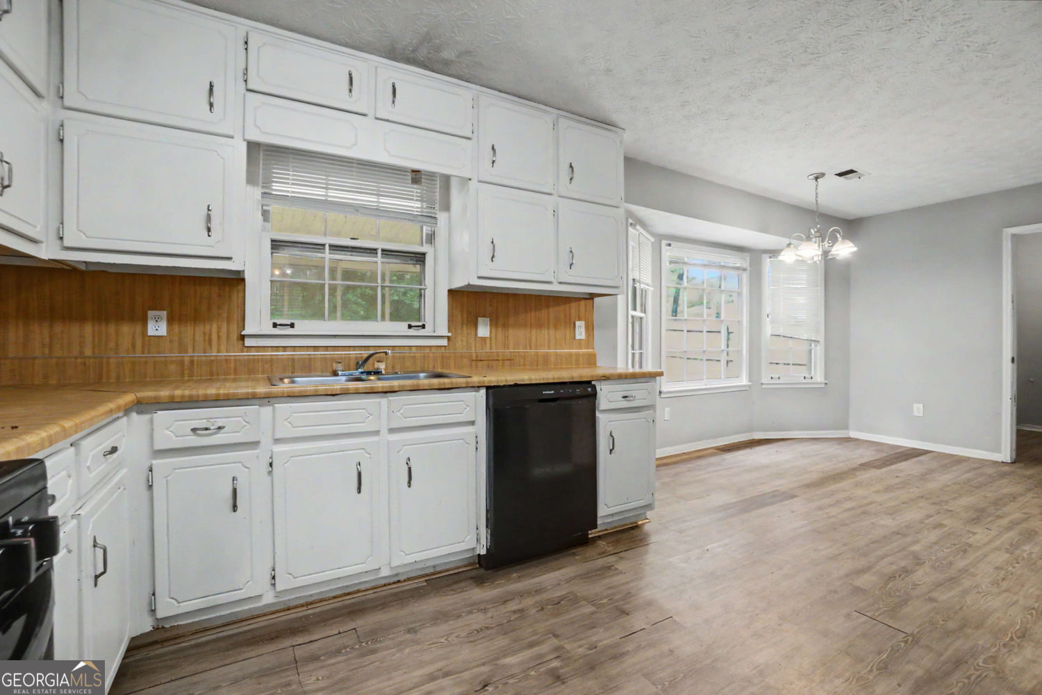 20 Lakeside Drive Ellenwood GA 30294