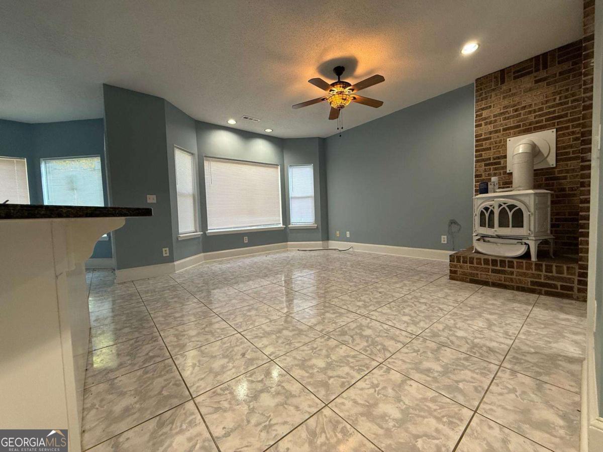 2337 Hollonville Road Brooks GA 30205