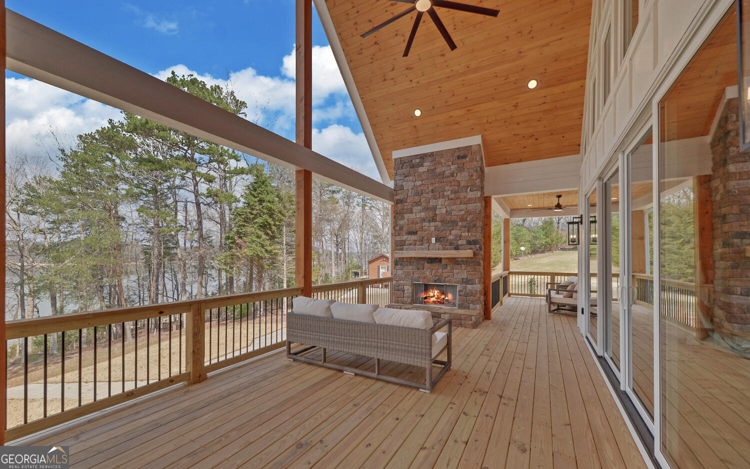 672 Tugaloo Heights Circle Lavonia GA 30553