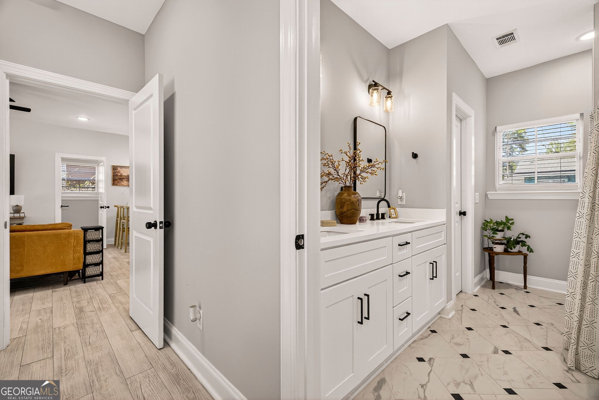 1306 E Waldburg Street Savannah GA 31404