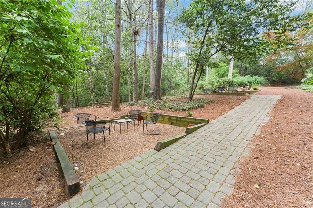 2734 Peachtree Road NW Atlanta GA 30305