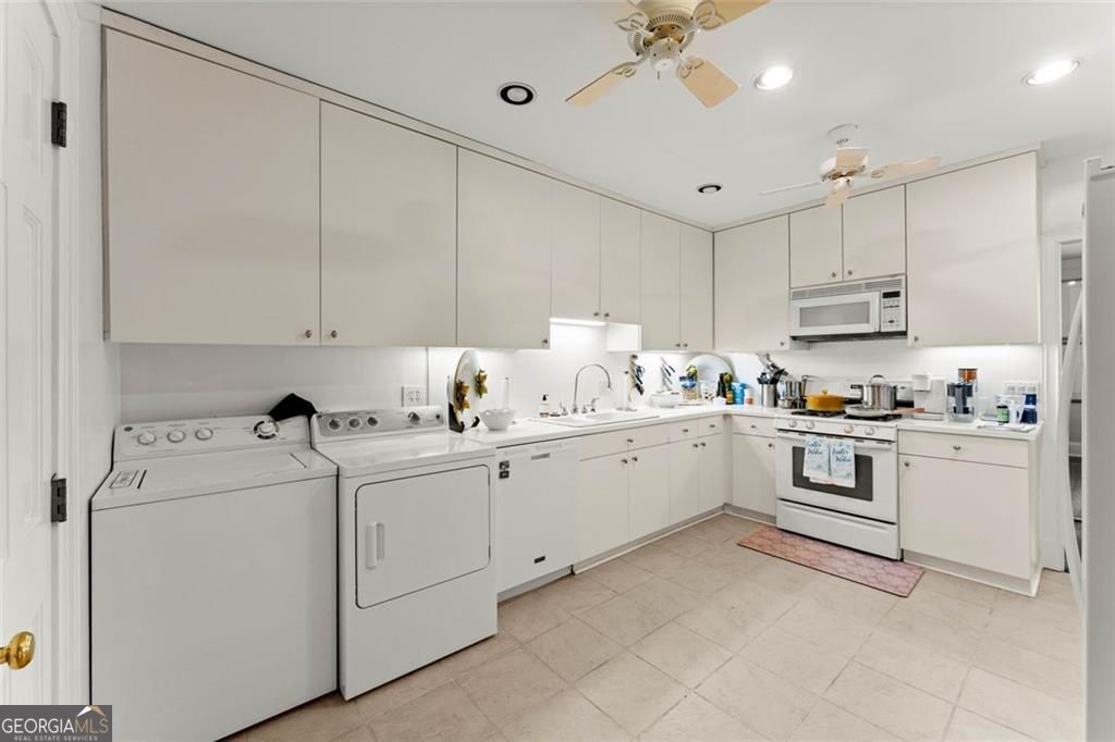 2734 Peachtree Road NW Atlanta GA 30305