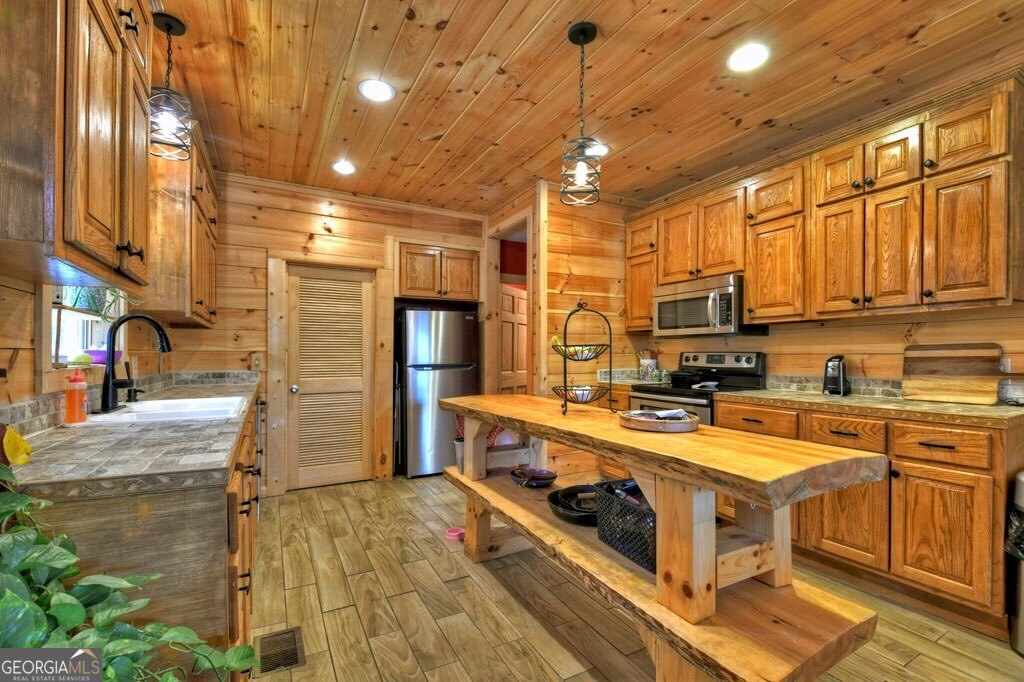 207 Joliet Drive Ellijay GA 30540