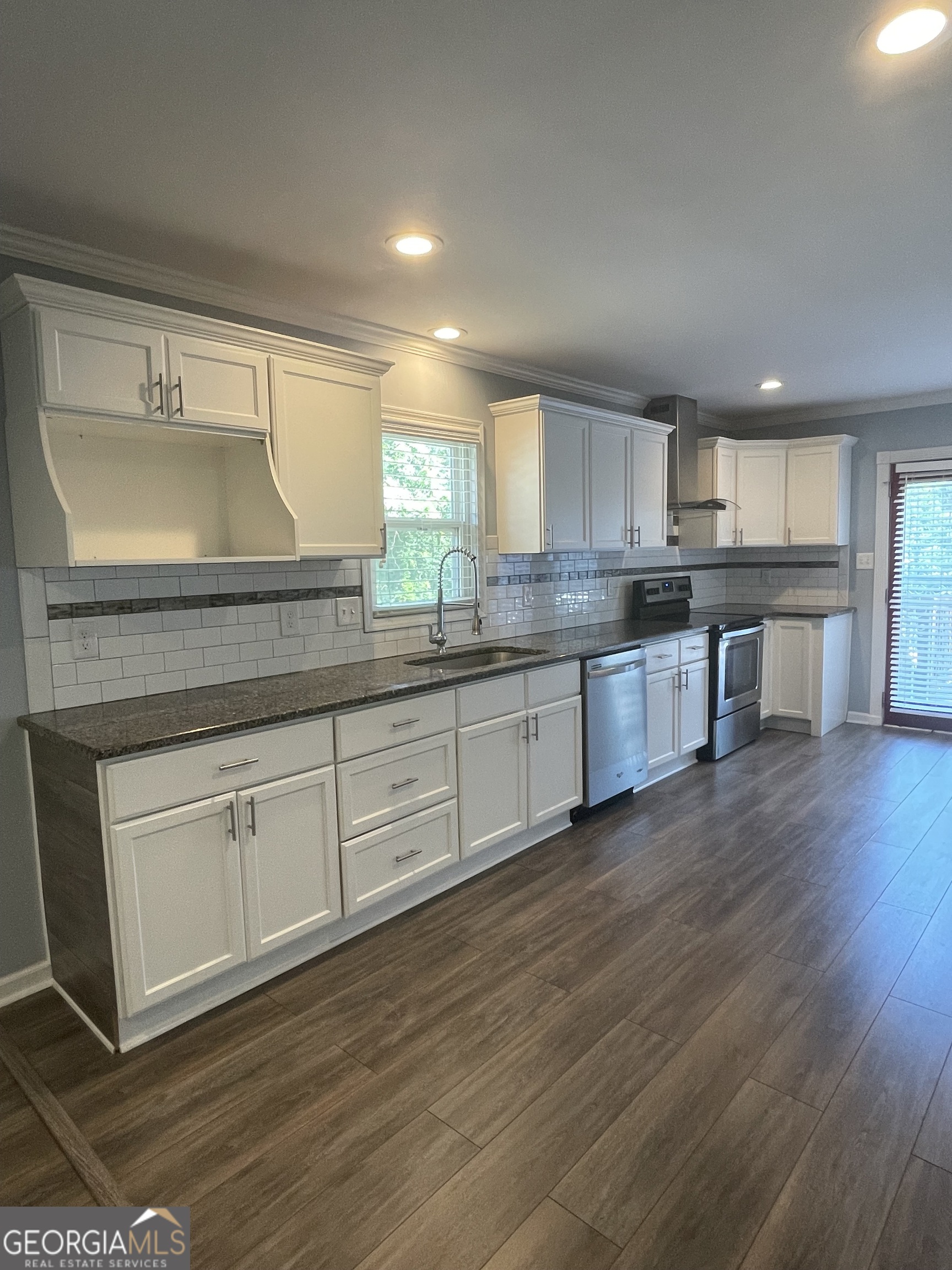 1833 Phillips Avenue East Point GA 30344