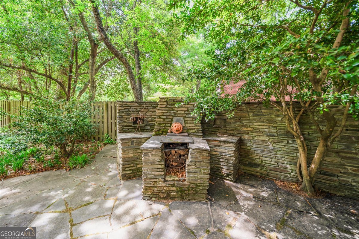 2039 Springlake Drive NW Atlanta GA 30305