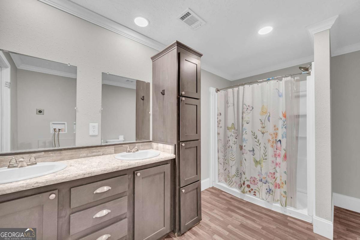 81 Jarrett Lane Gillsville GA 30543