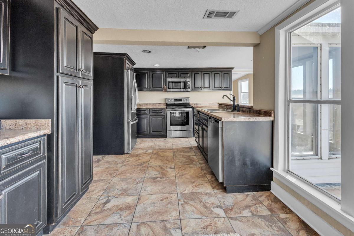 1832 Douglas Highway Hazlehurst GA 31539