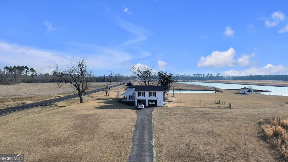 1832 Douglas Highway Hazlehurst GA 31539