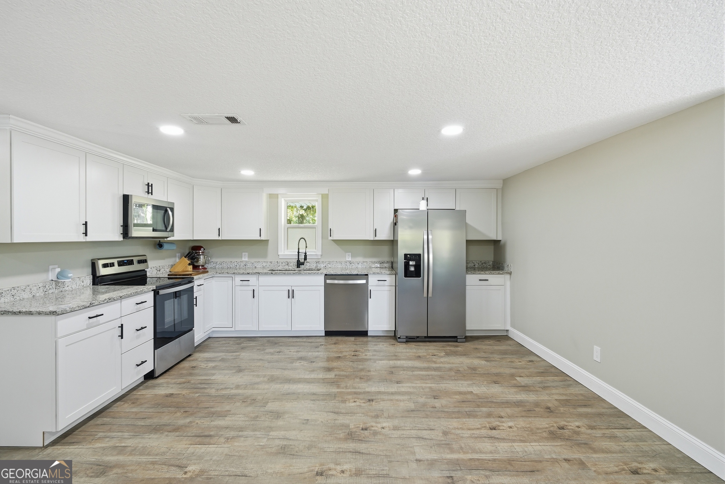 2448 Ware Street Blackshear GA 31516