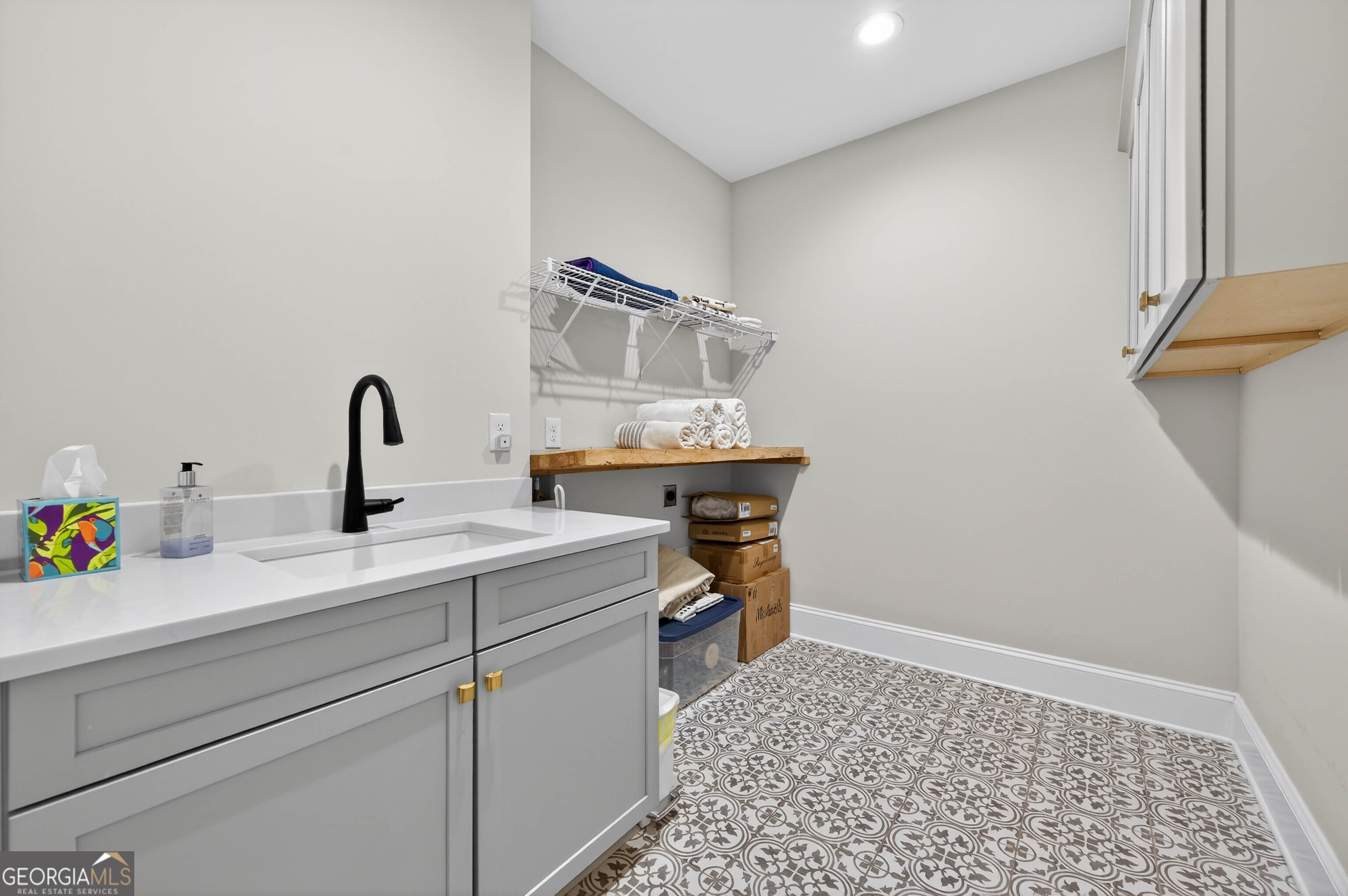 6570 Crestwood Peninsula Flowery Branch GA 30542