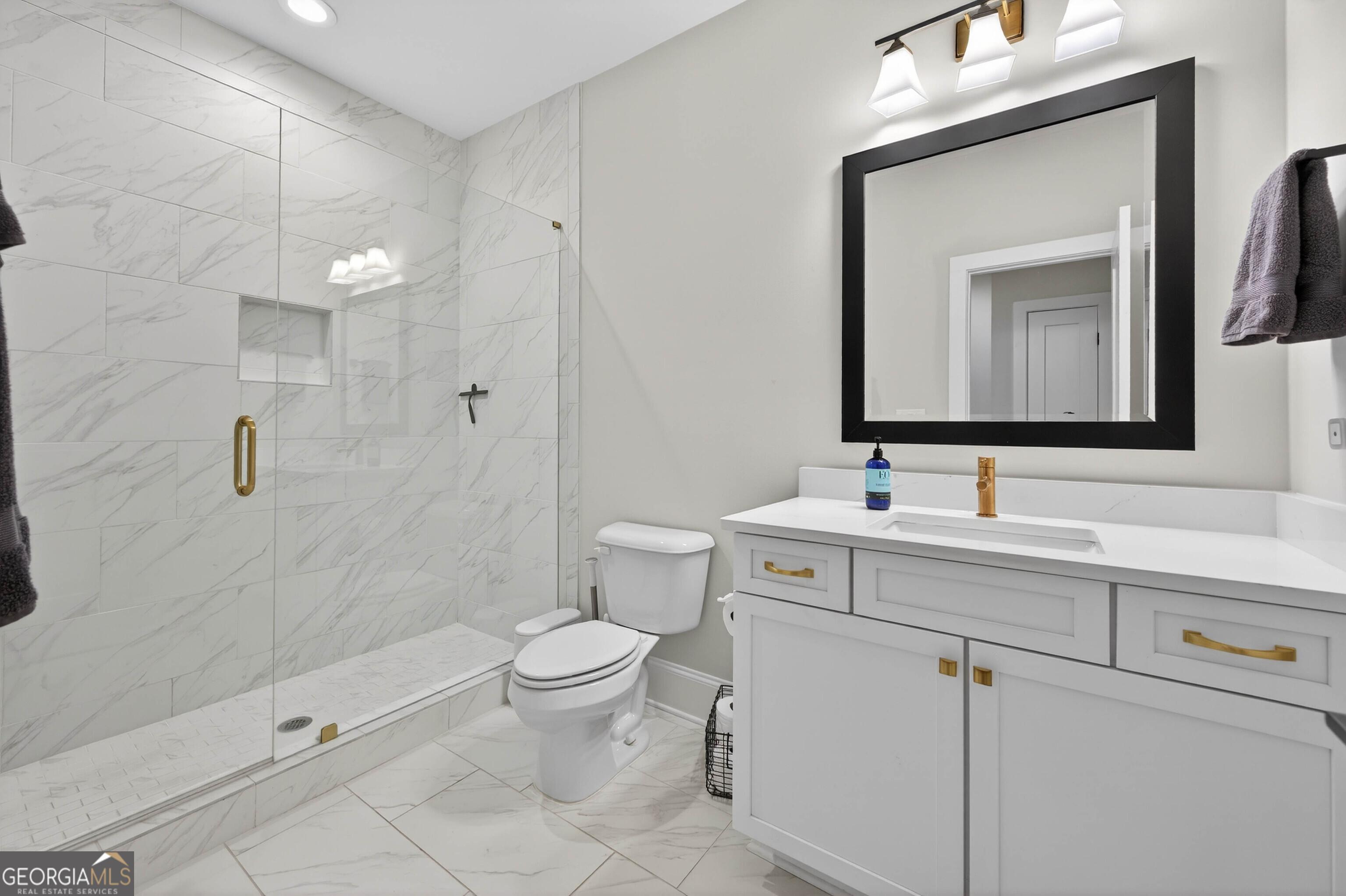 6570 Crestwood Peninsula Flowery Branch GA 30542