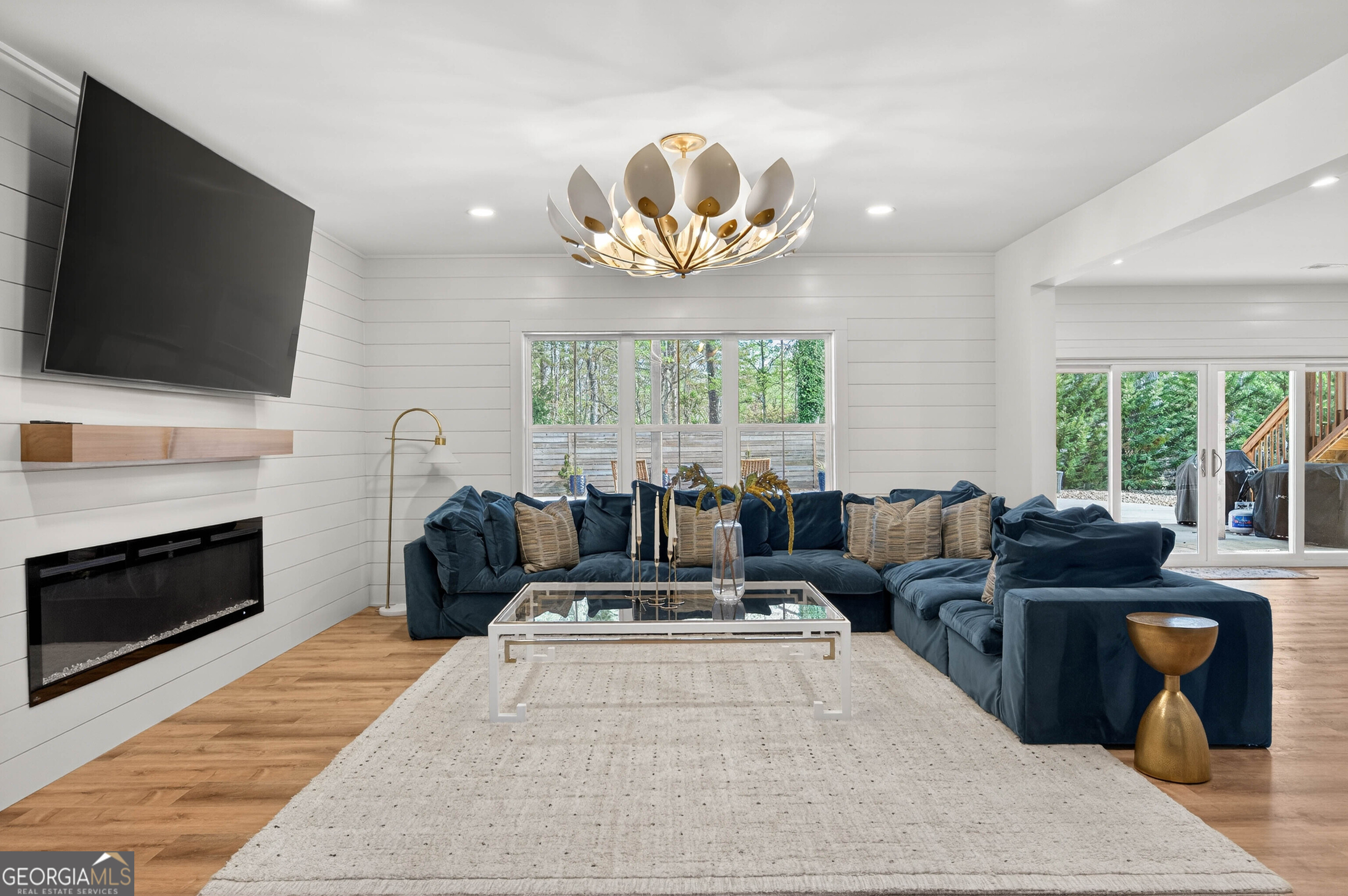 6570 Crestwood Peninsula Flowery Branch GA 30542
