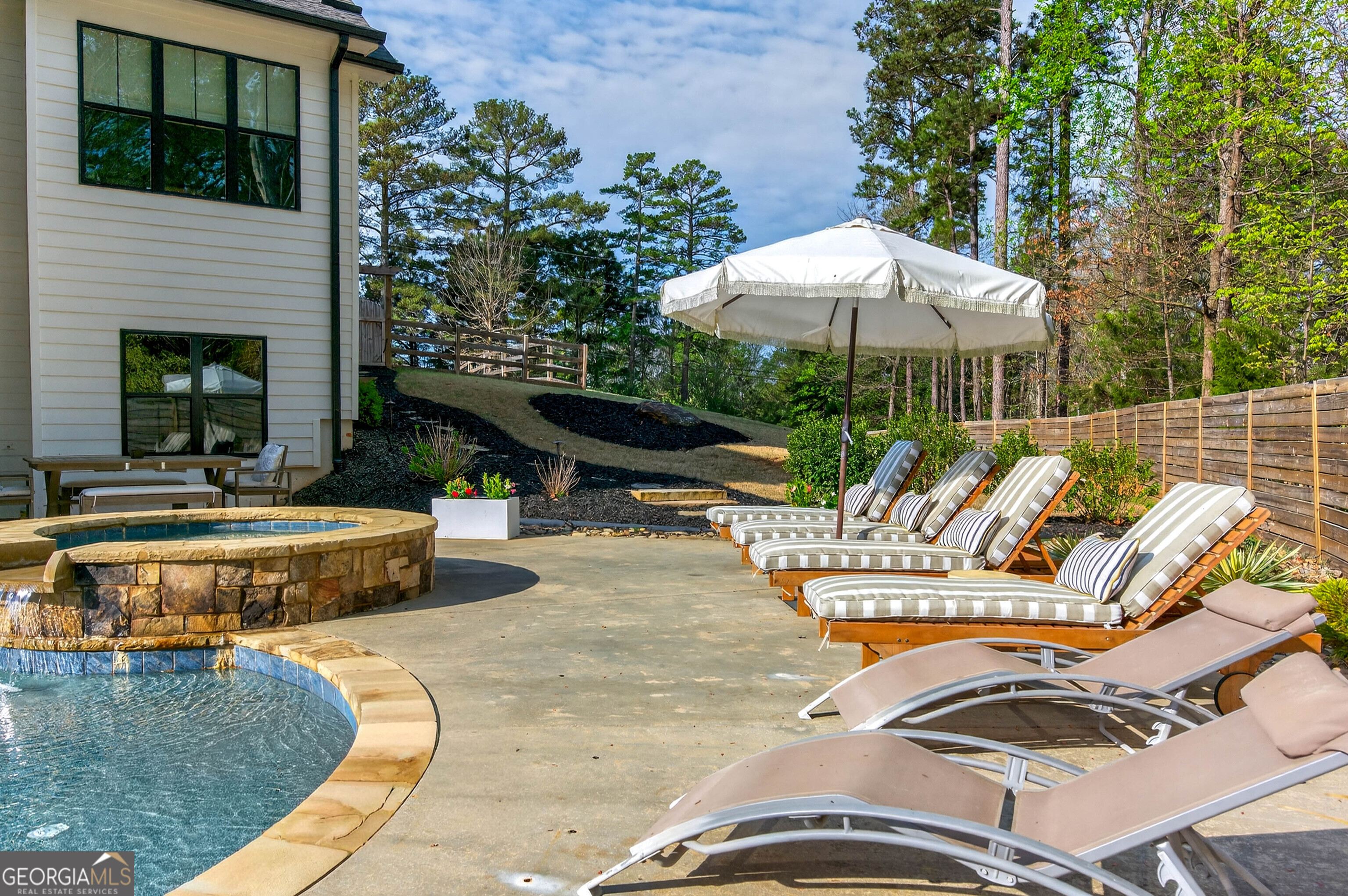 6570 Crestwood Peninsula Flowery Branch GA 30542