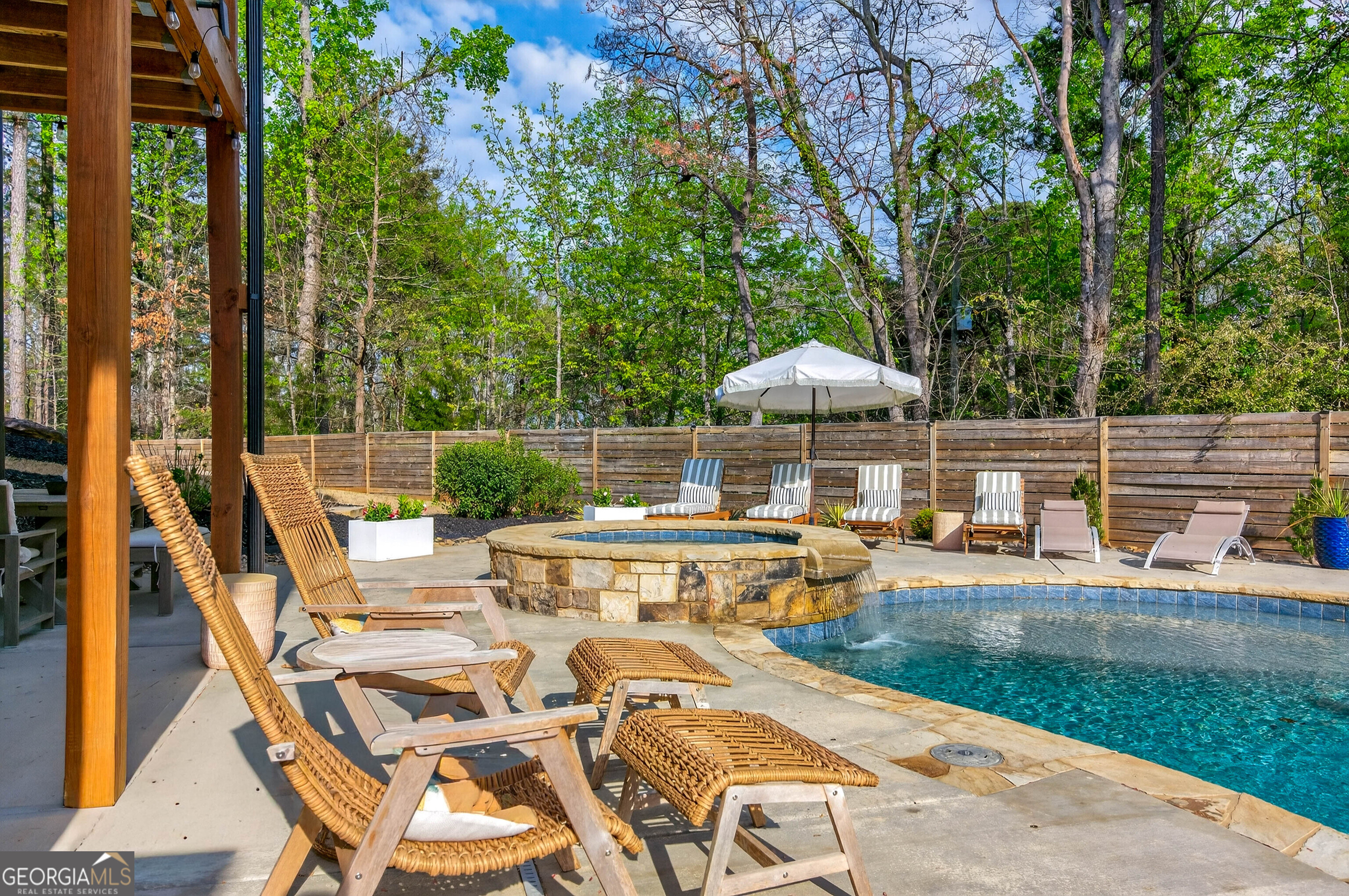 6570 Crestwood Peninsula Flowery Branch GA 30542