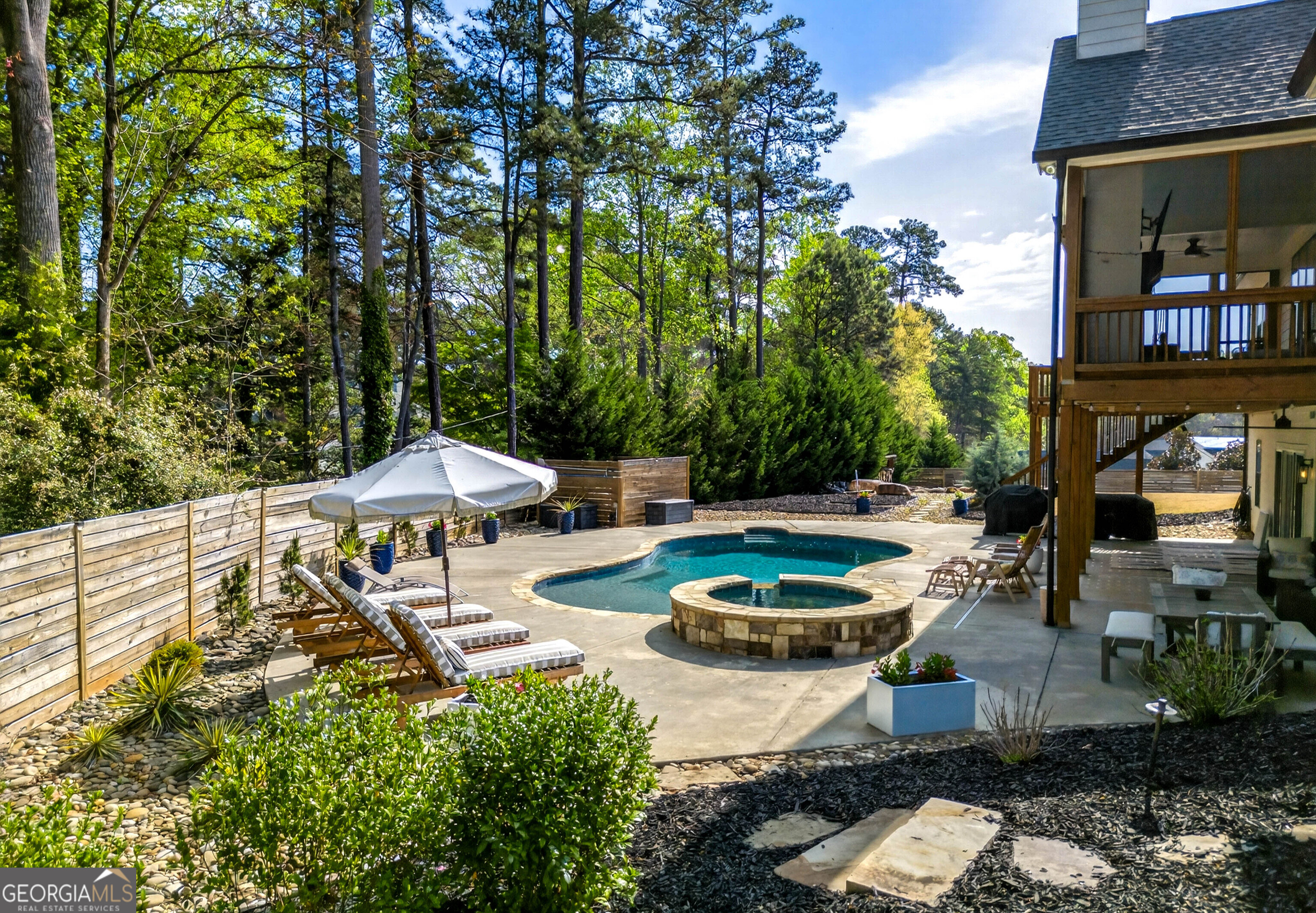 6570 Crestwood Peninsula Flowery Branch GA 30542