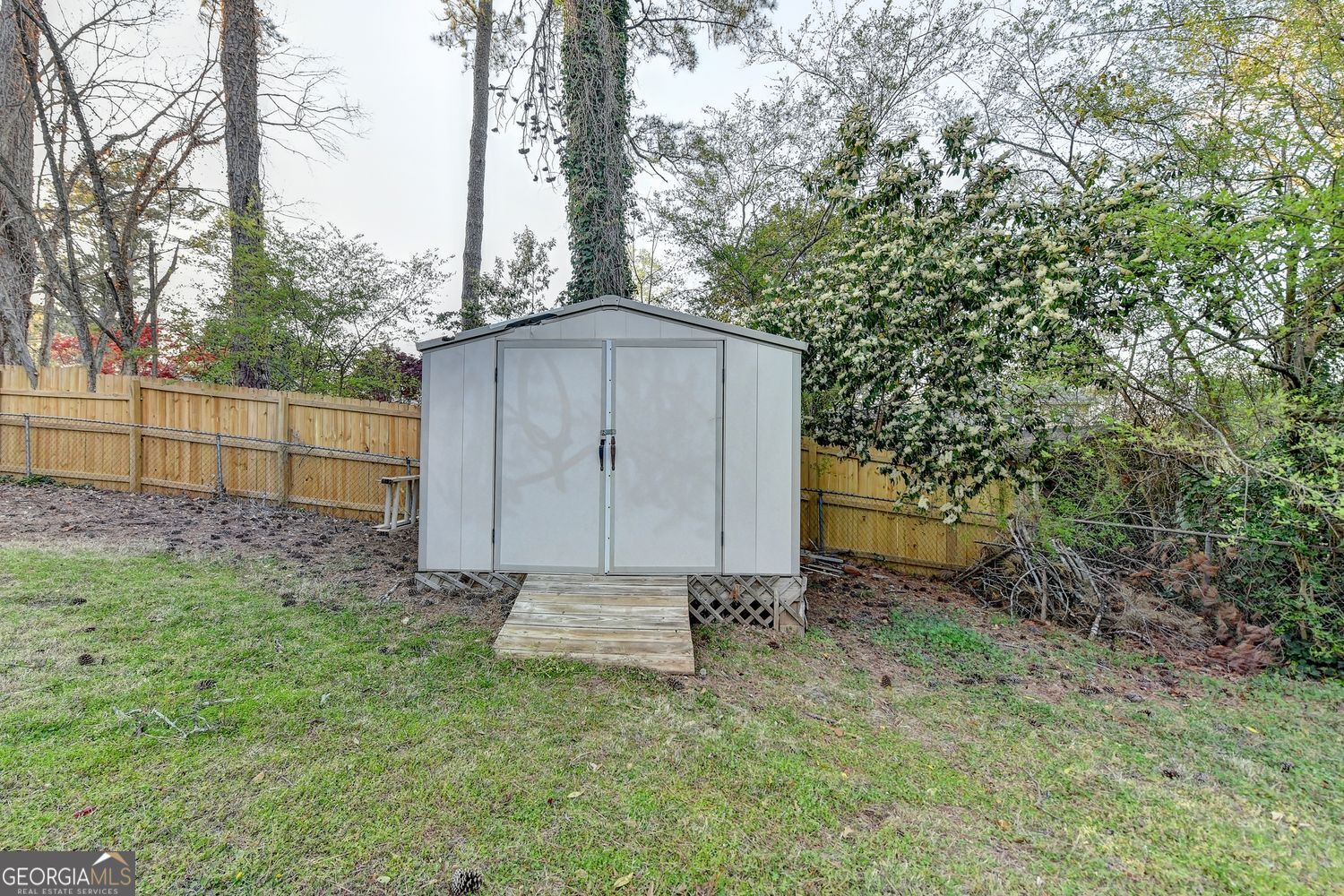 4087 Signal Ridge SW Lilburn GA 30047