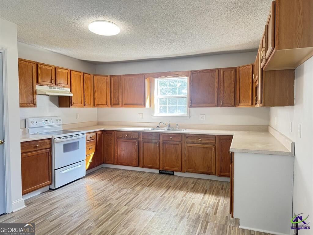 205 E Church Street Centerville GA 31028