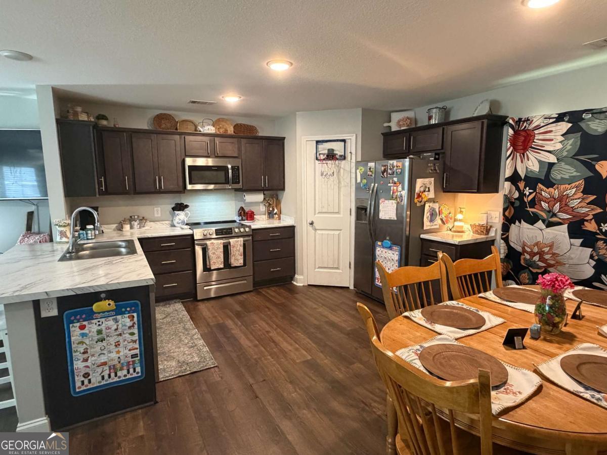 100 Auburn Circle Glennville GA 30427