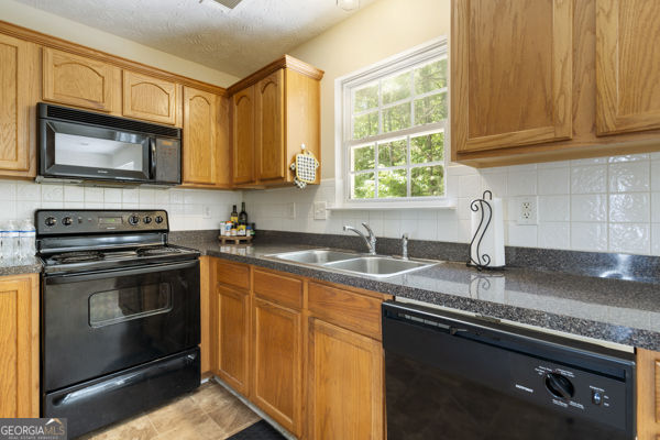 3812 Emperors Cove Snellville GA 30039