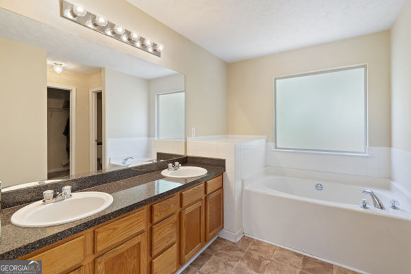 3812 Emperors Cove Snellville GA 30039