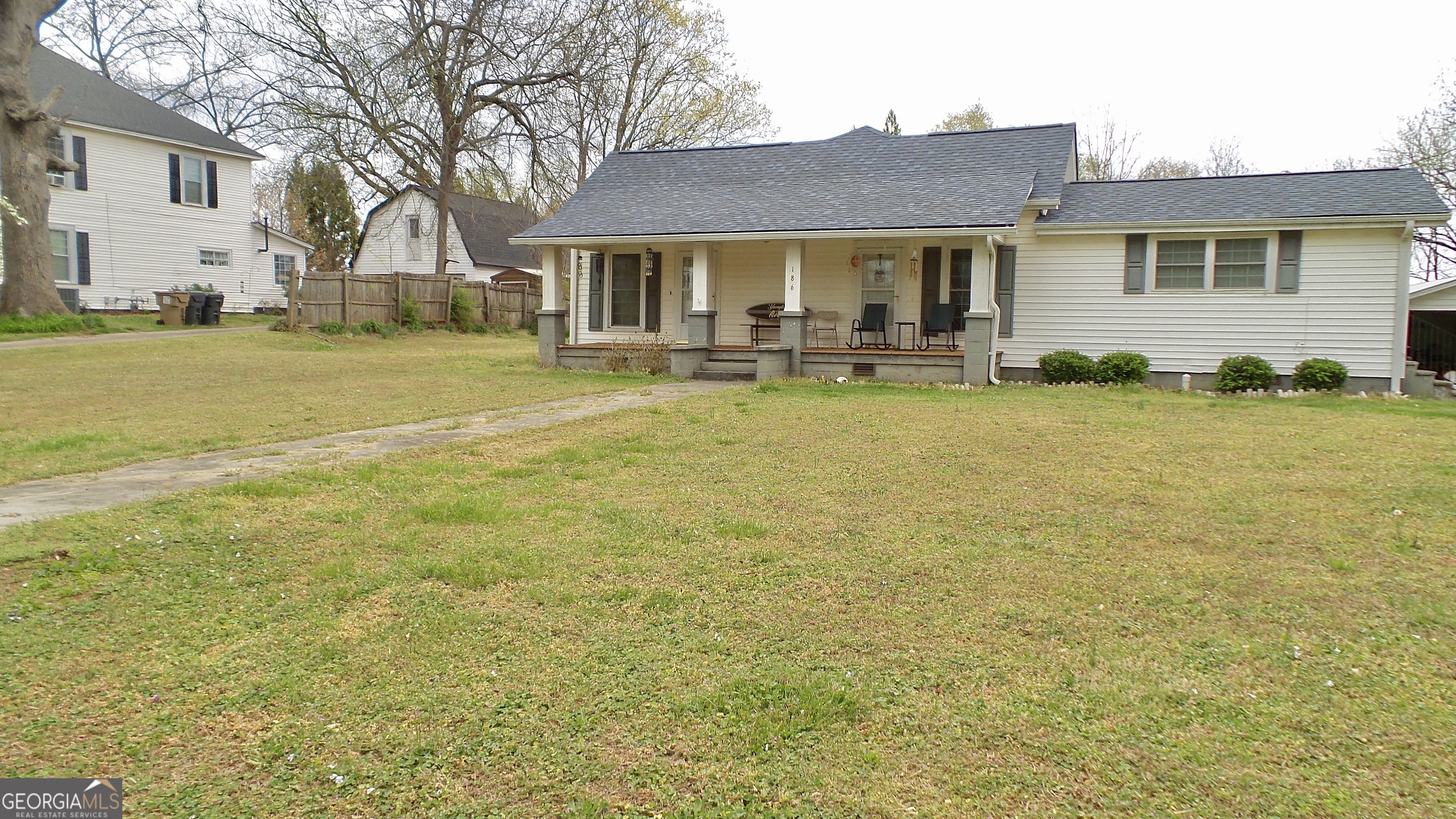 186 Railroad Avenue Lula GA 30554