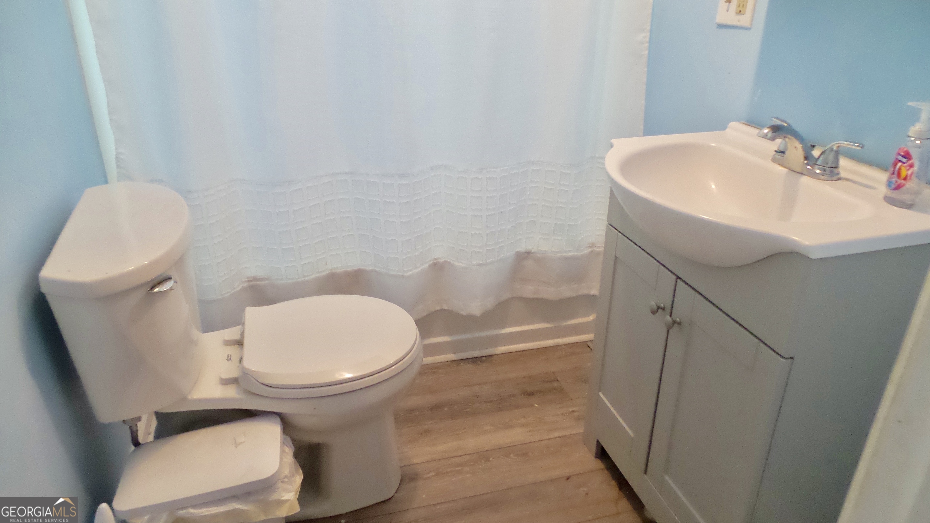 186 Railroad Avenue Lula GA 30554