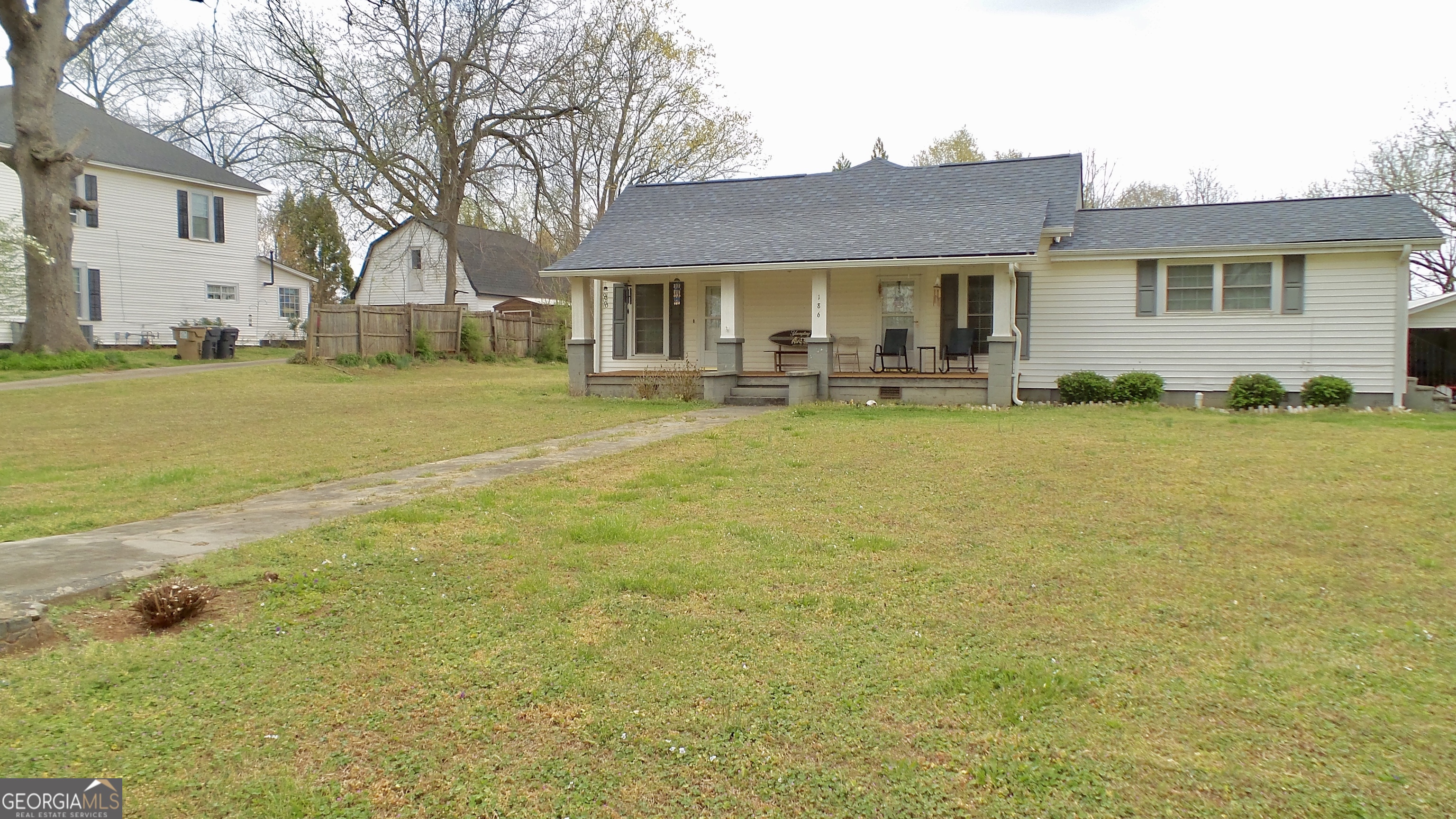 186 Railroad Avenue Lula GA 30554