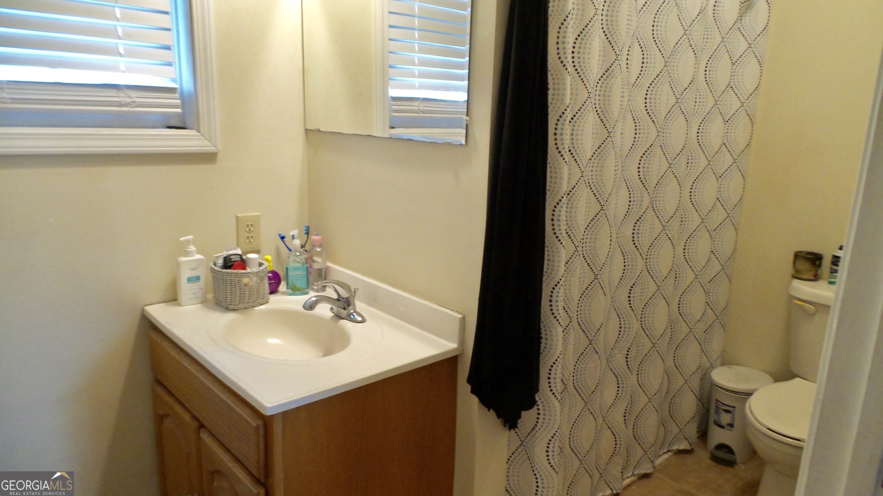 186 Railroad Avenue Lula GA 30554