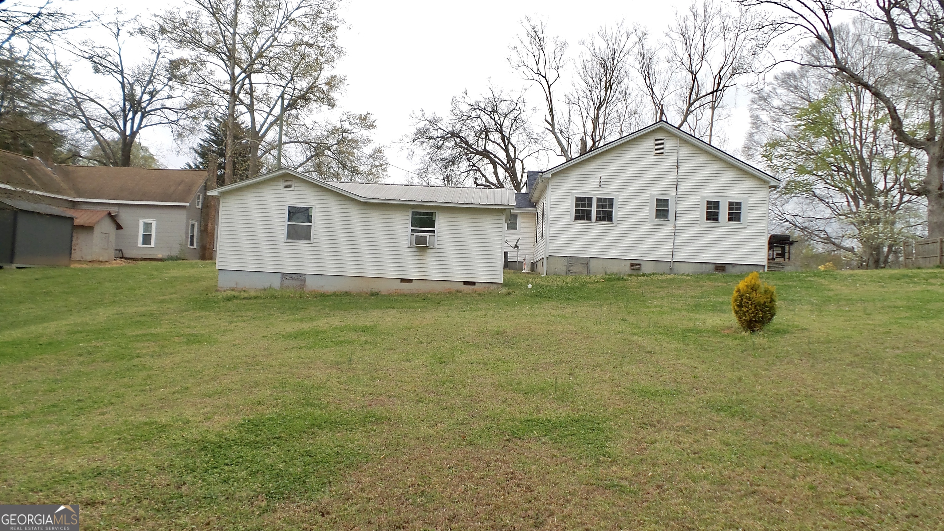 186 Railroad Avenue Lula GA 30554