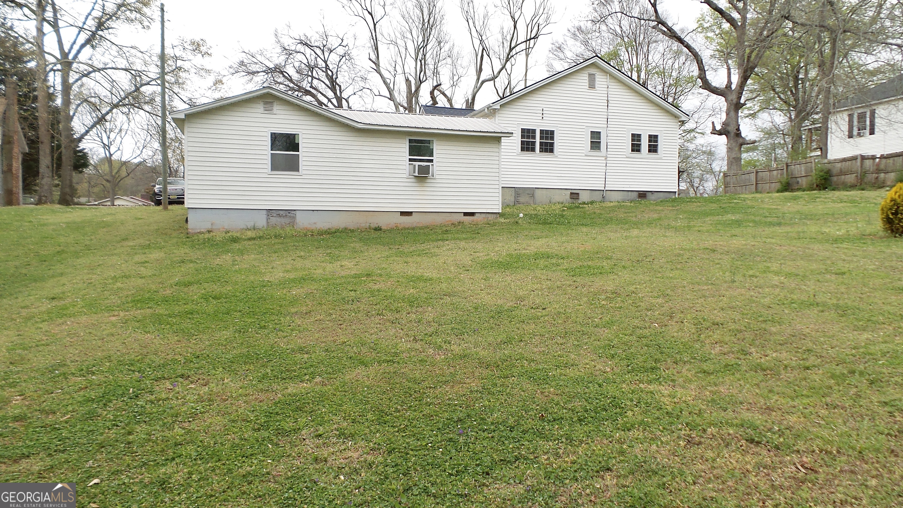 186 Railroad Avenue Lula GA 30554