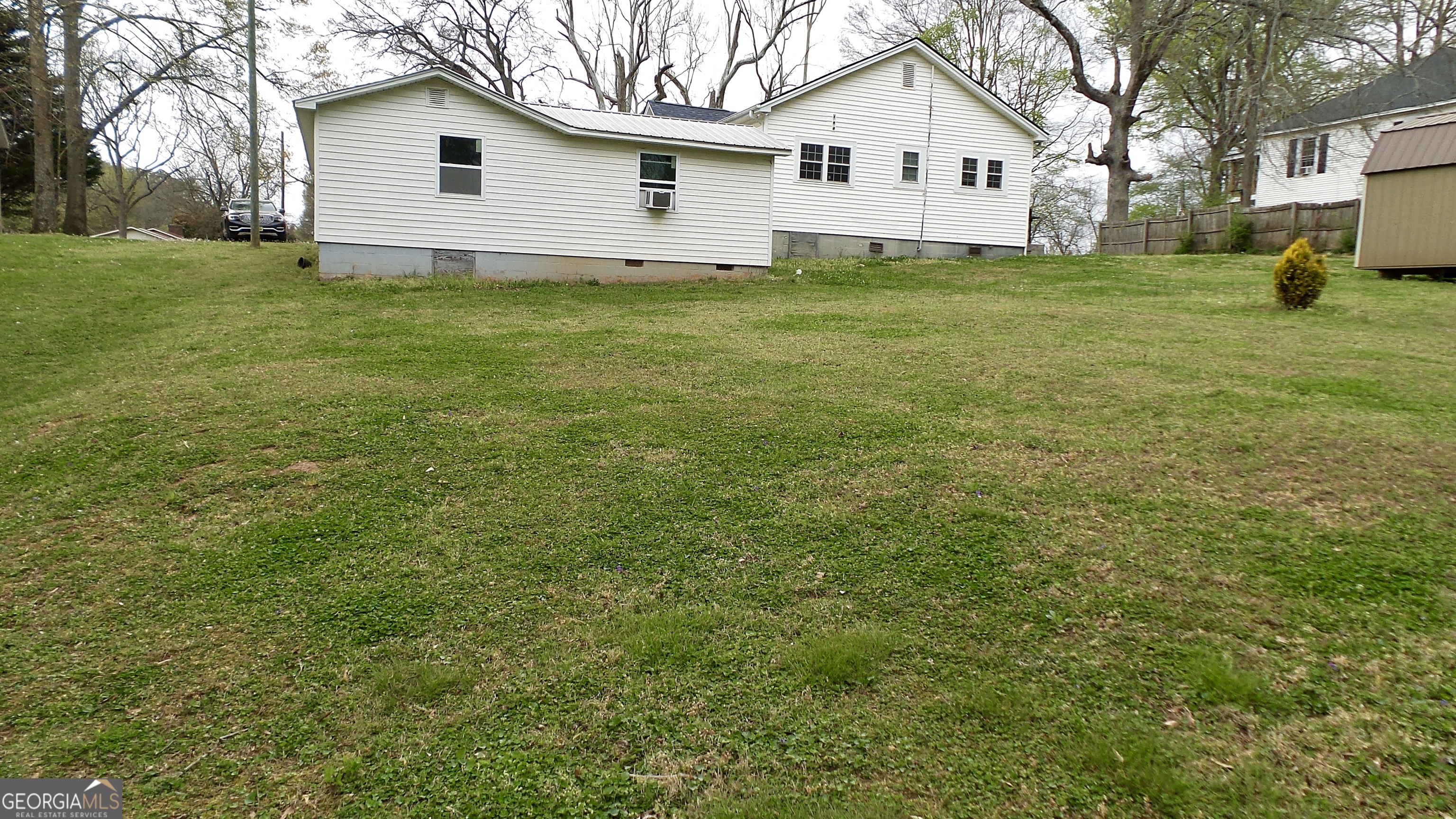 186 Railroad Avenue Lula GA 30554