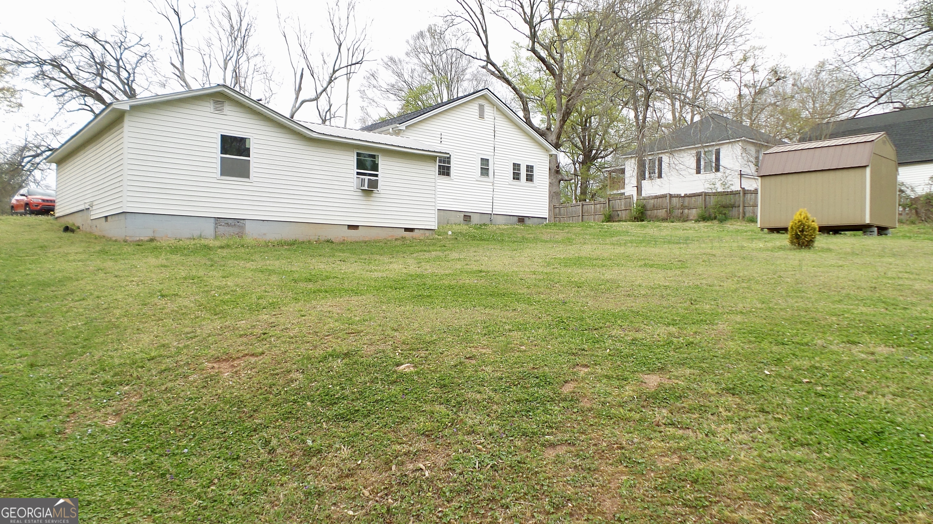 186 Railroad Avenue Lula GA 30554