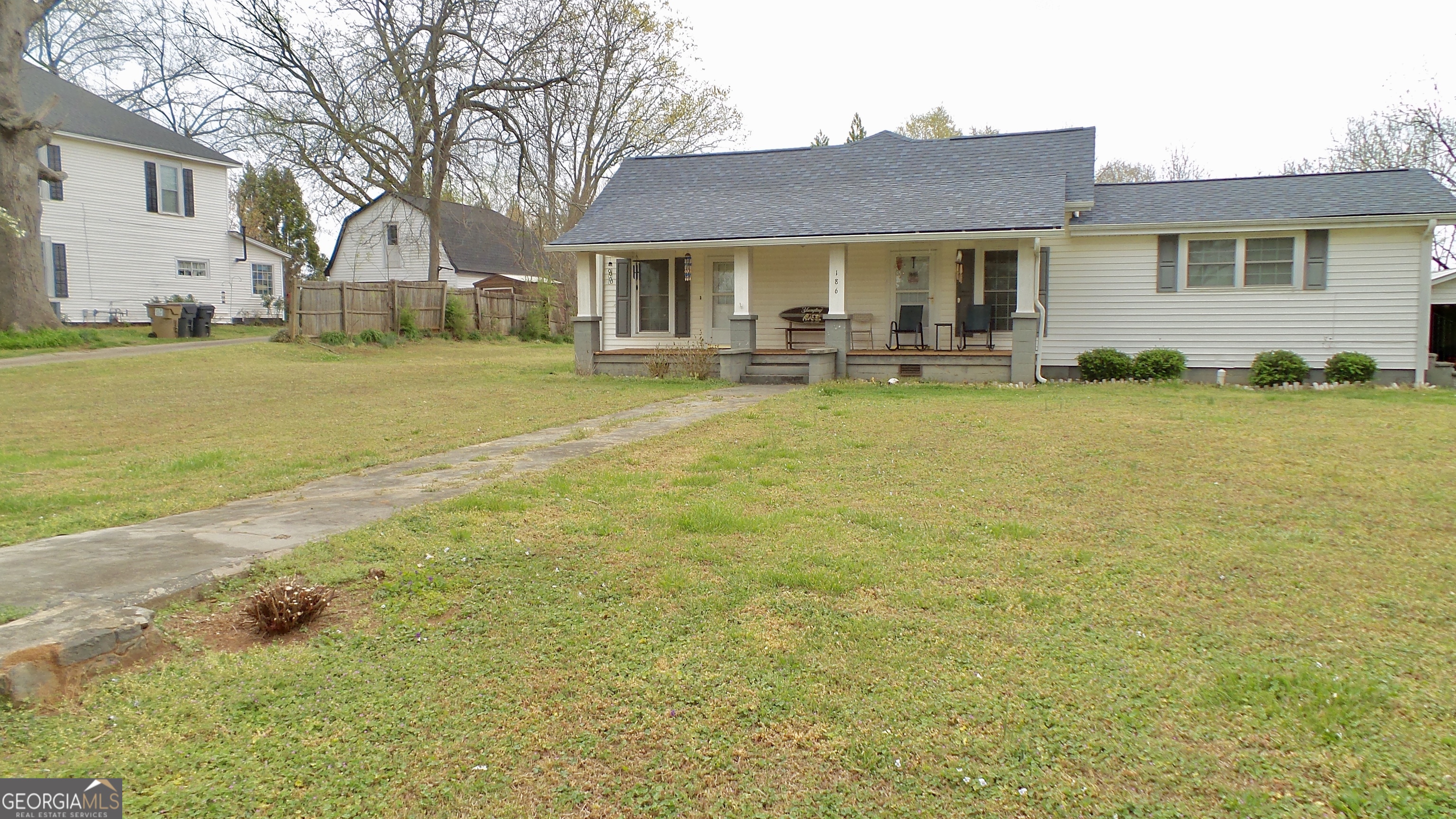 186 Railroad Avenue Lula GA 30554