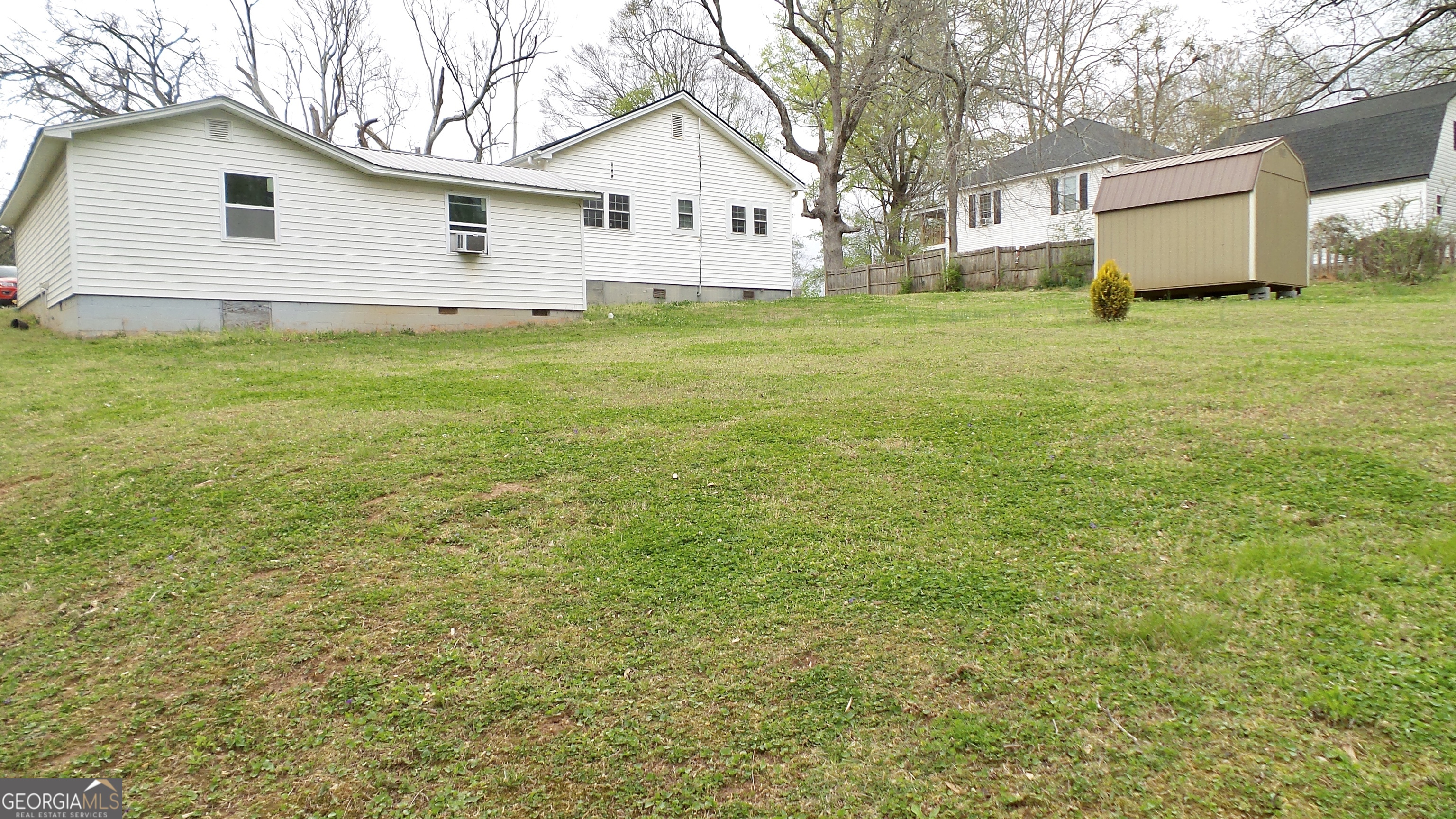 186 Railroad Avenue Lula GA 30554