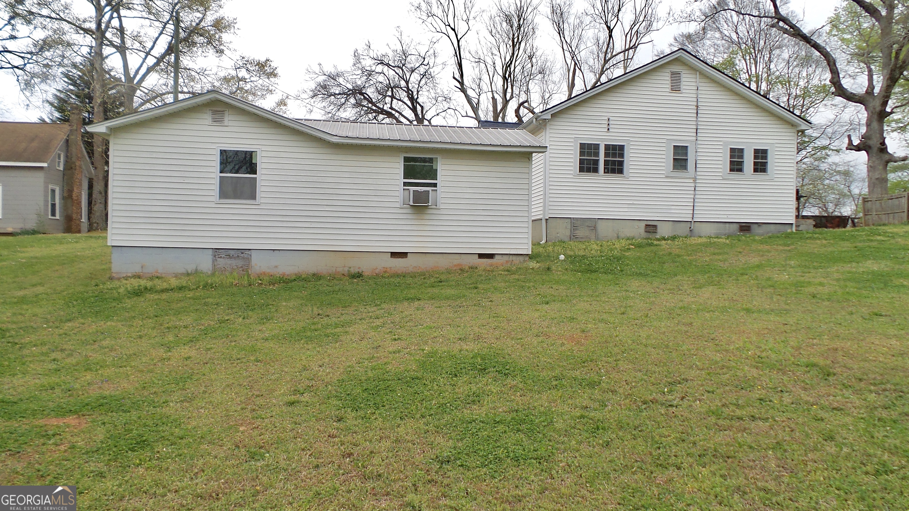 186 Railroad Avenue Lula GA 30554