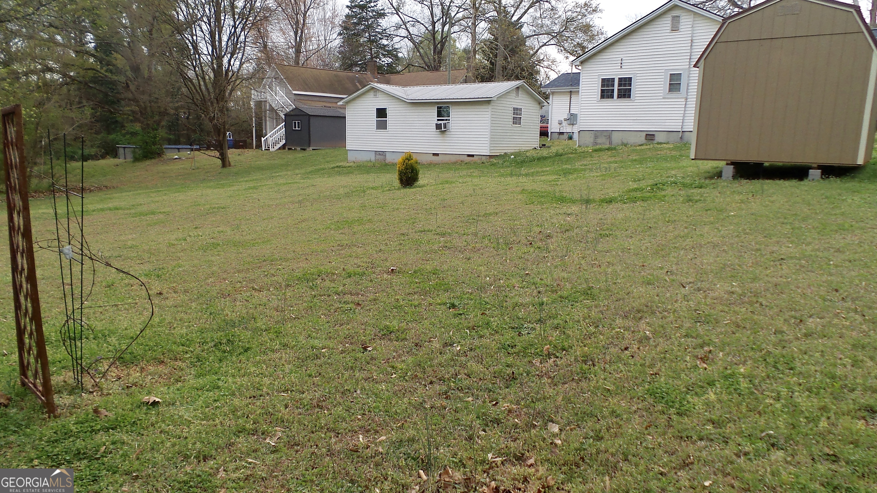 186 Railroad Avenue Lula GA 30554
