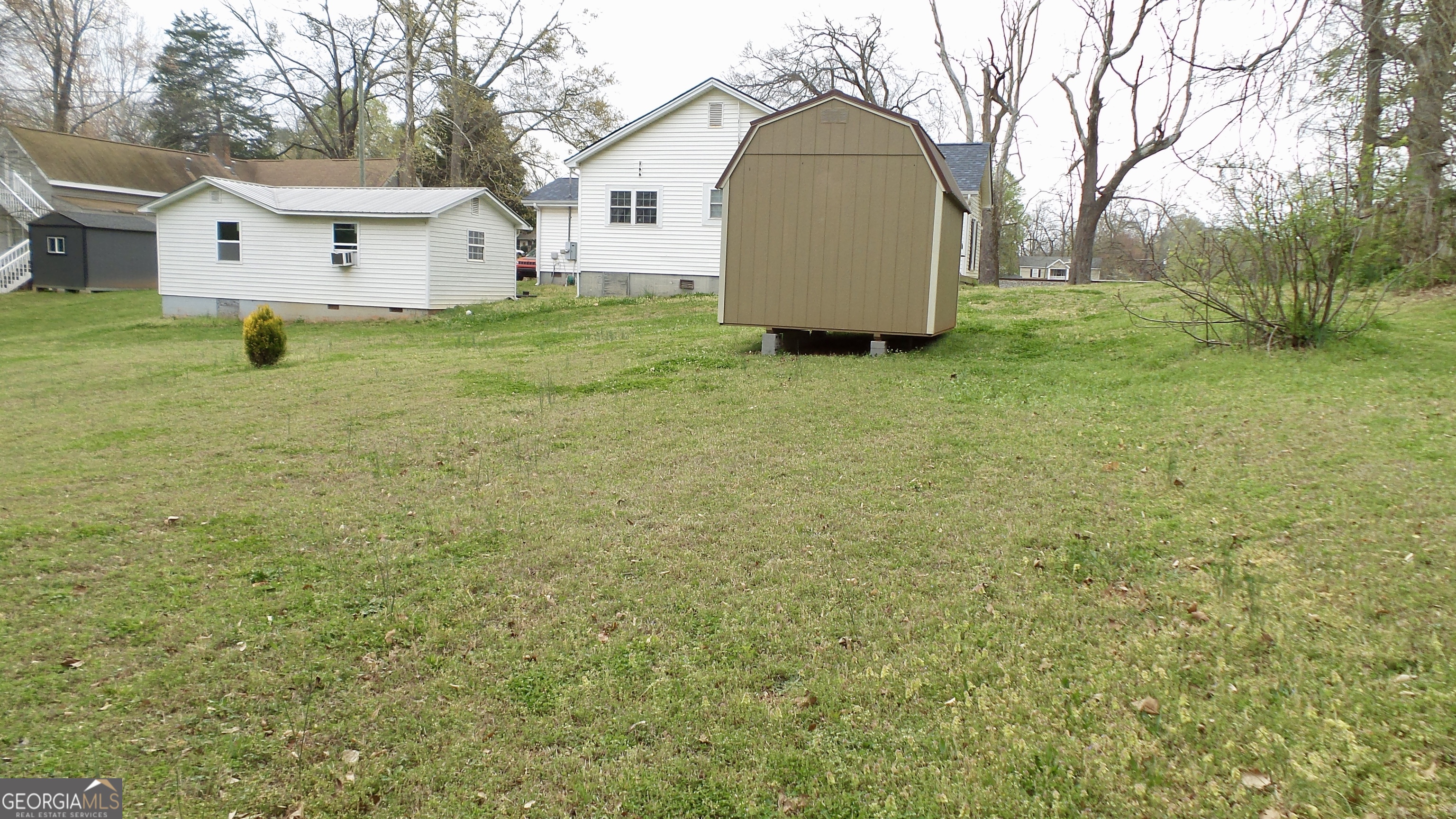 186 Railroad Avenue Lula GA 30554