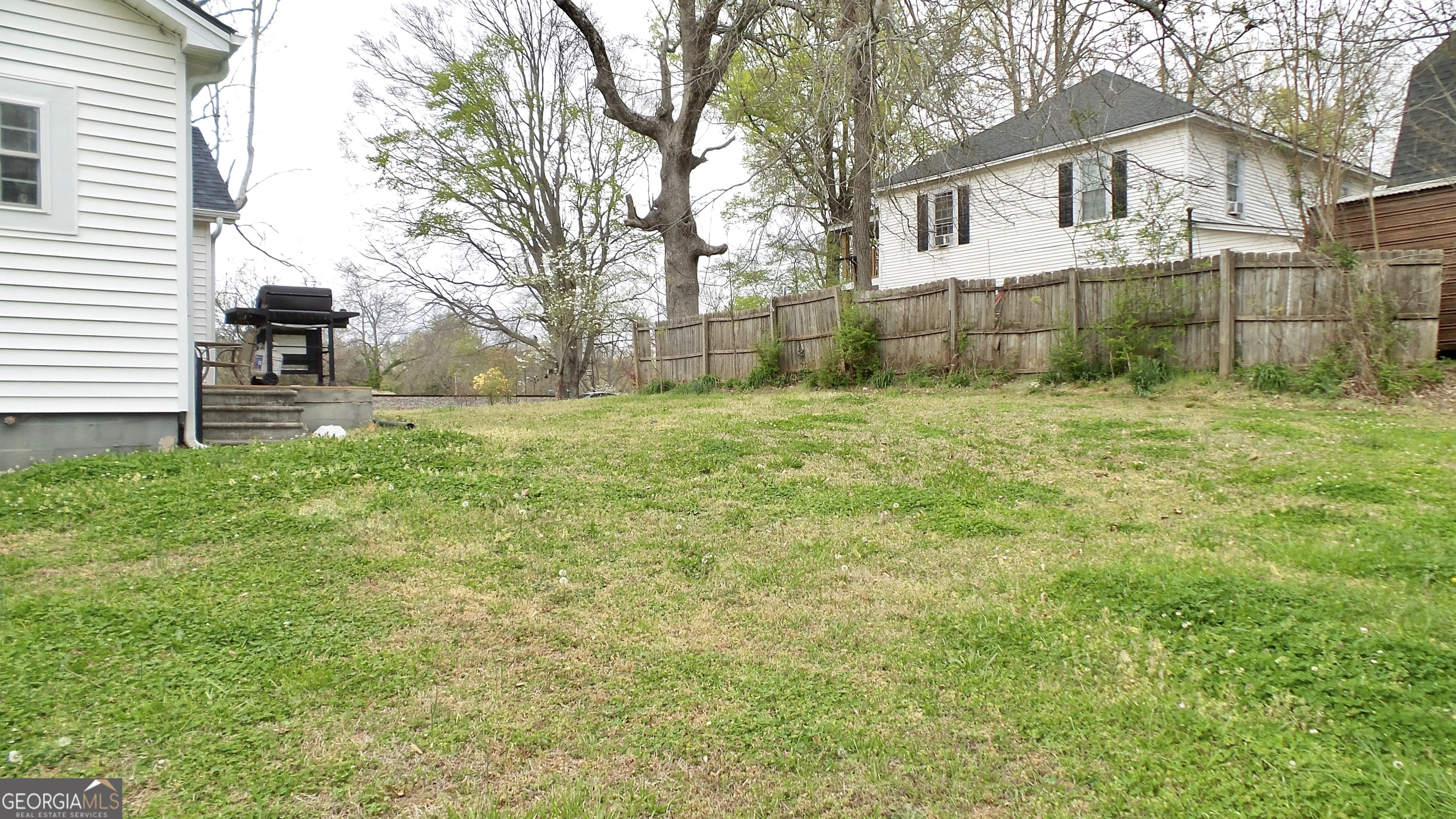 186 Railroad Avenue Lula GA 30554