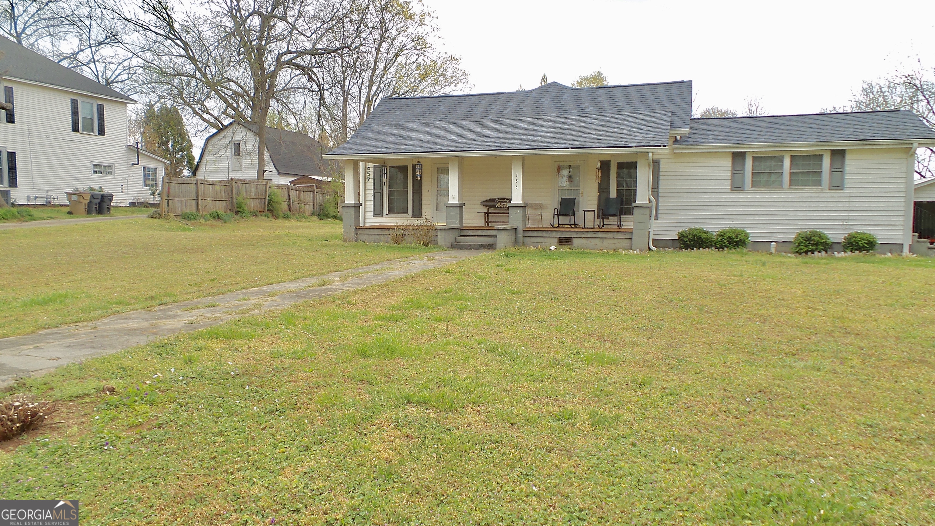186 Railroad Avenue Lula GA 30554