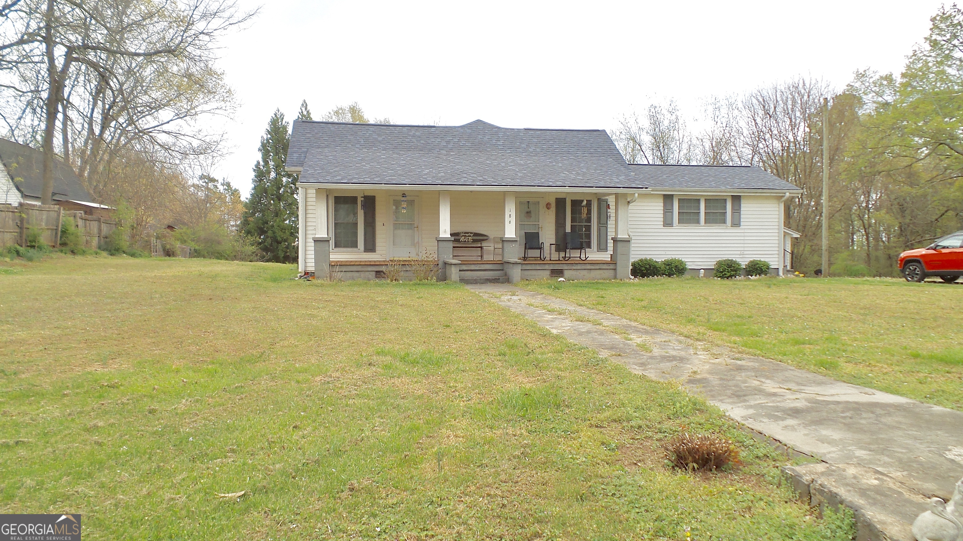 186 Railroad Avenue Lula GA 30554