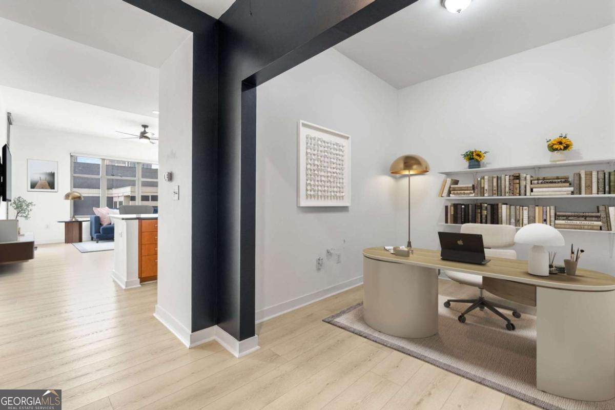 Atlanta GA, 565 Peachtree Street NE, Unit 1005