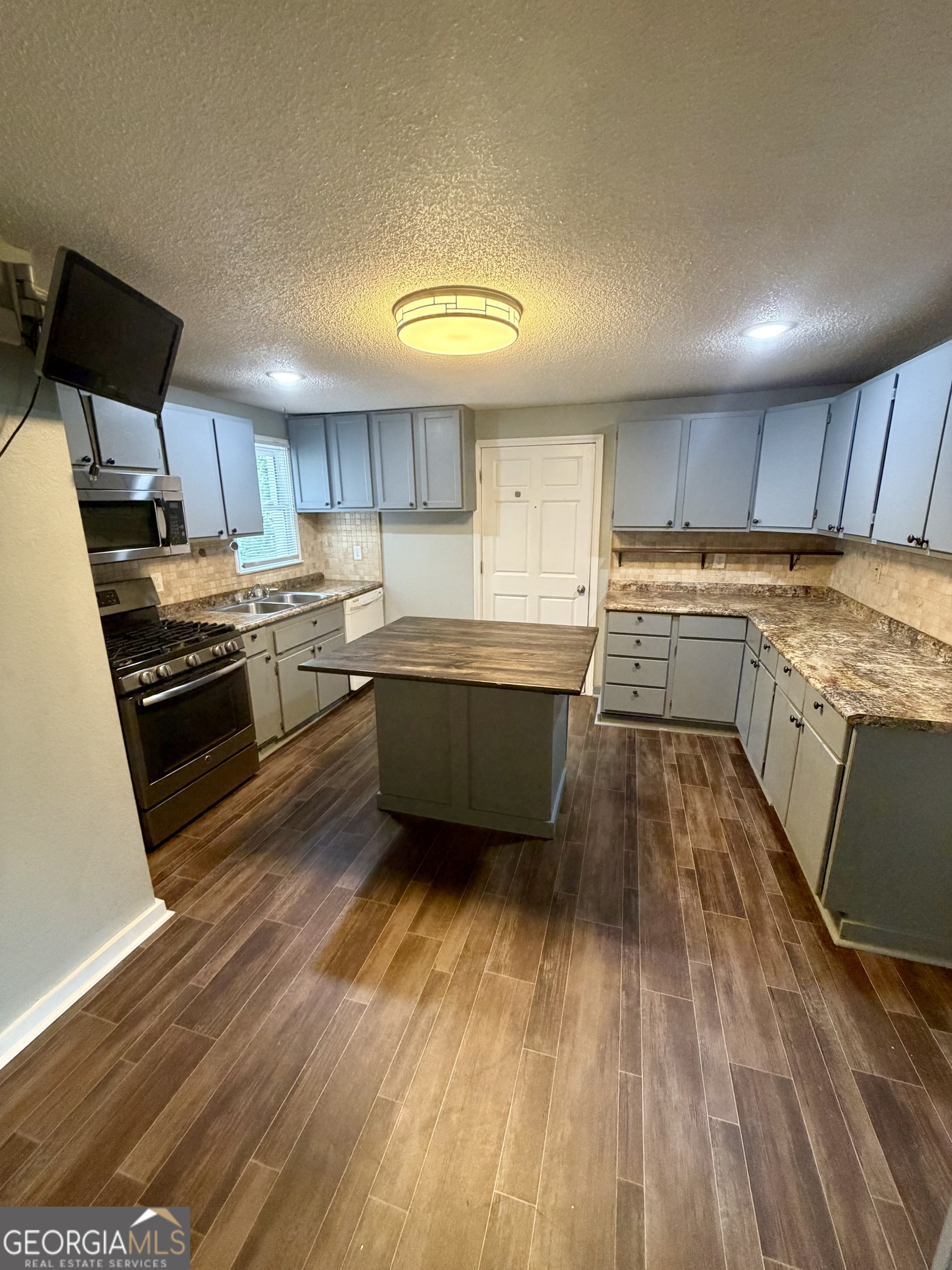 666 Woolfolk Street Macon GA 31217