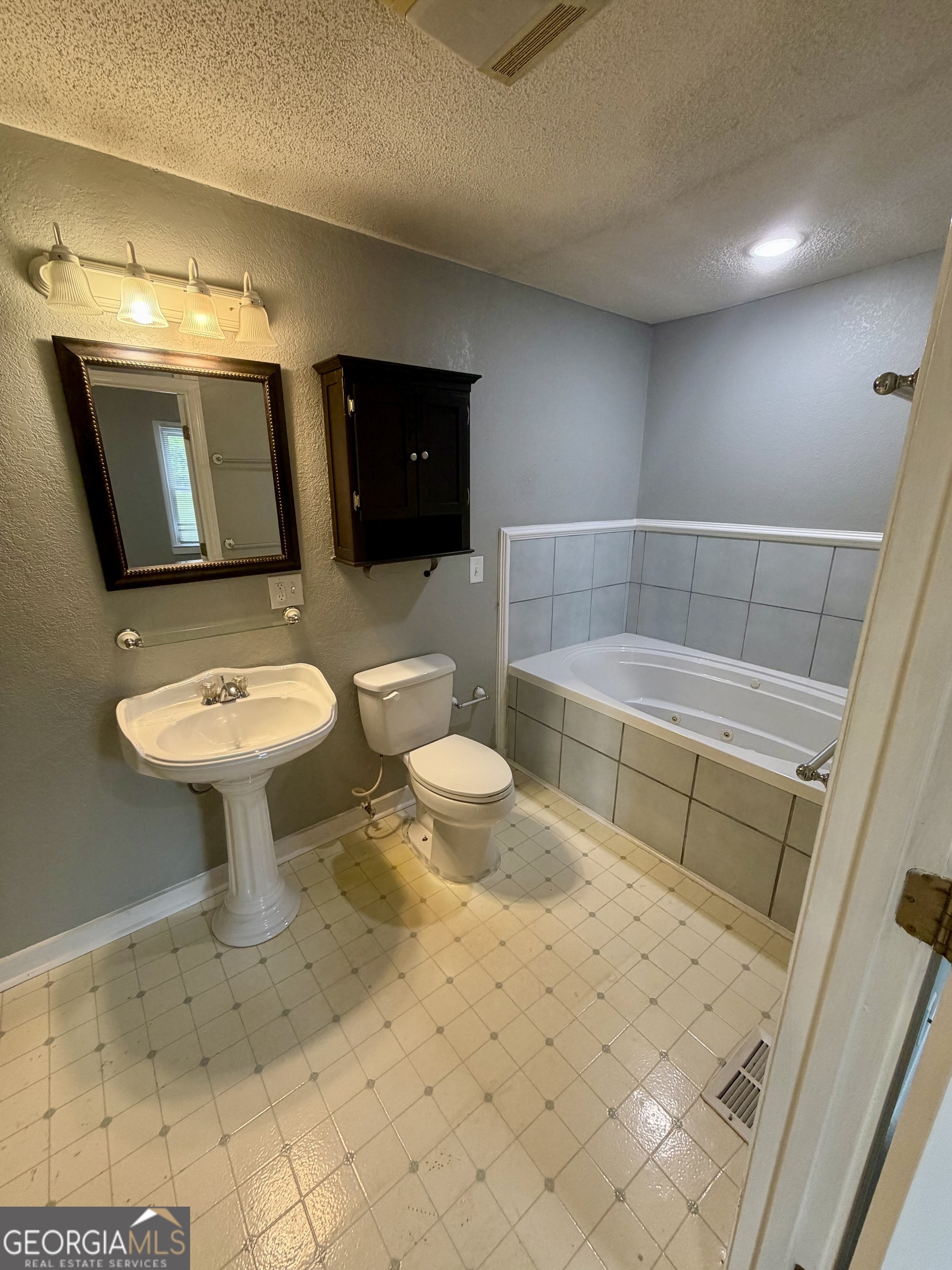 666 Woolfolk Street Macon GA 31217
