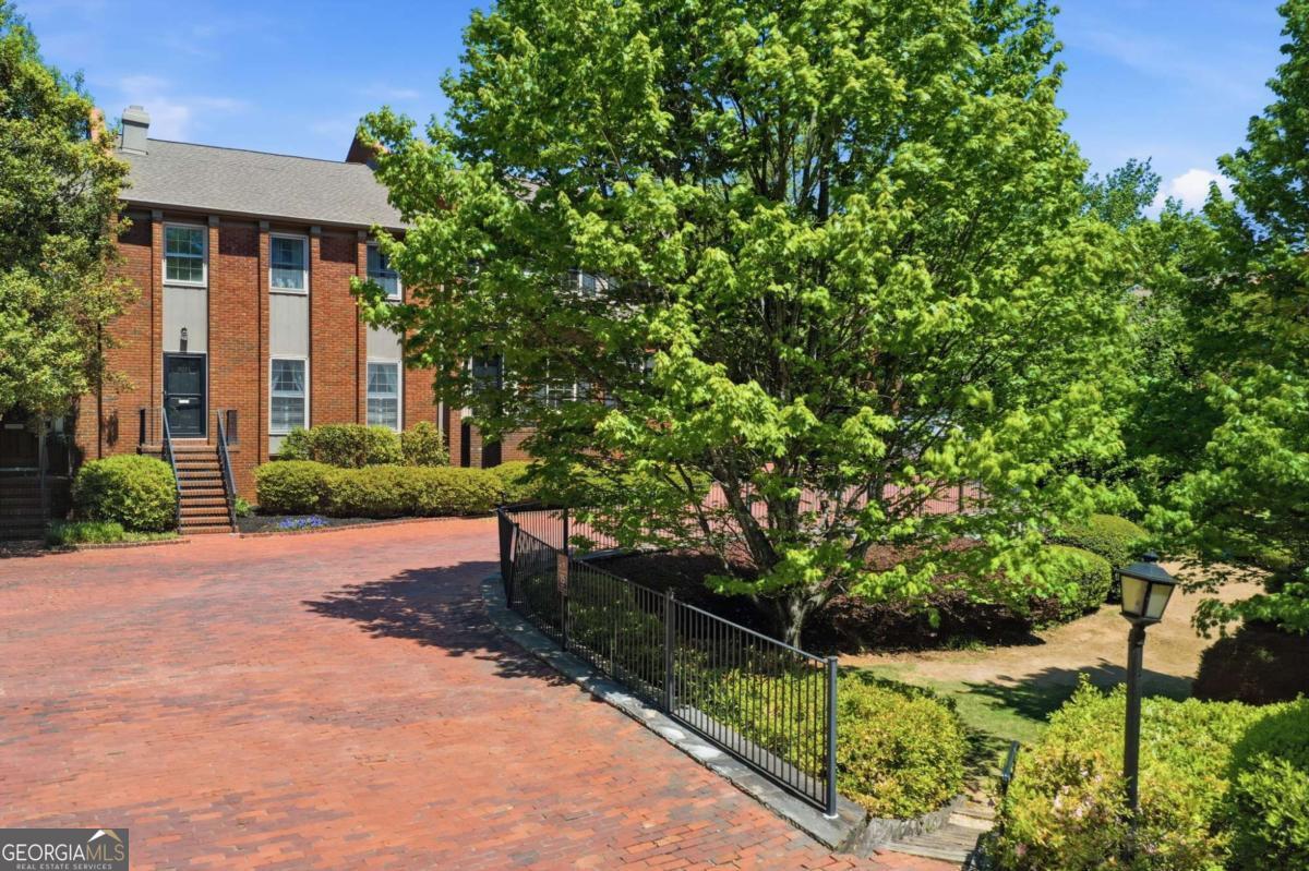 5211 Glenridge Drive Atlanta GA 30342