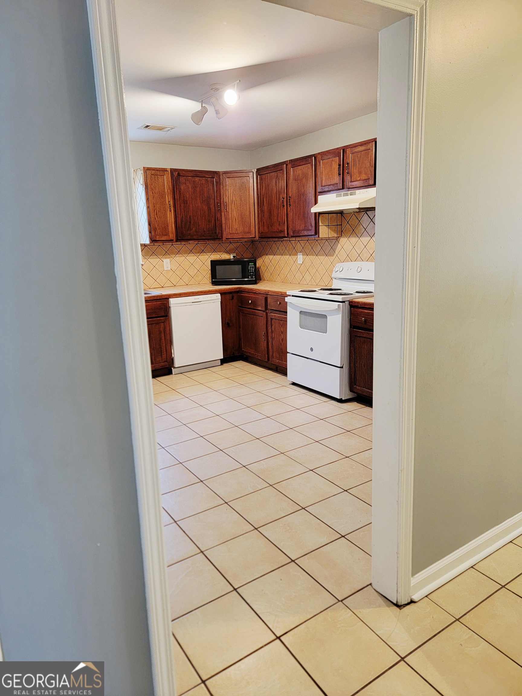 3446 Lee Street East Point GA 30344