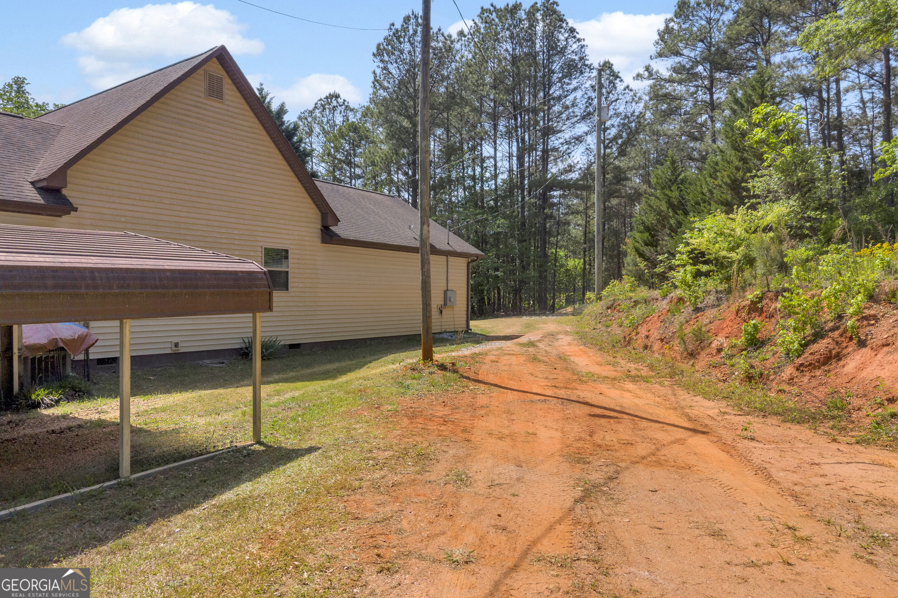 1894 Athens Road Carnesville GA 30521