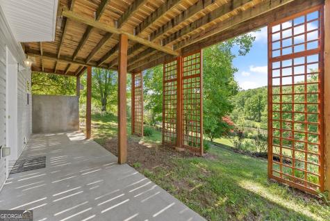 208 Clint Street Cleveland GA 30528